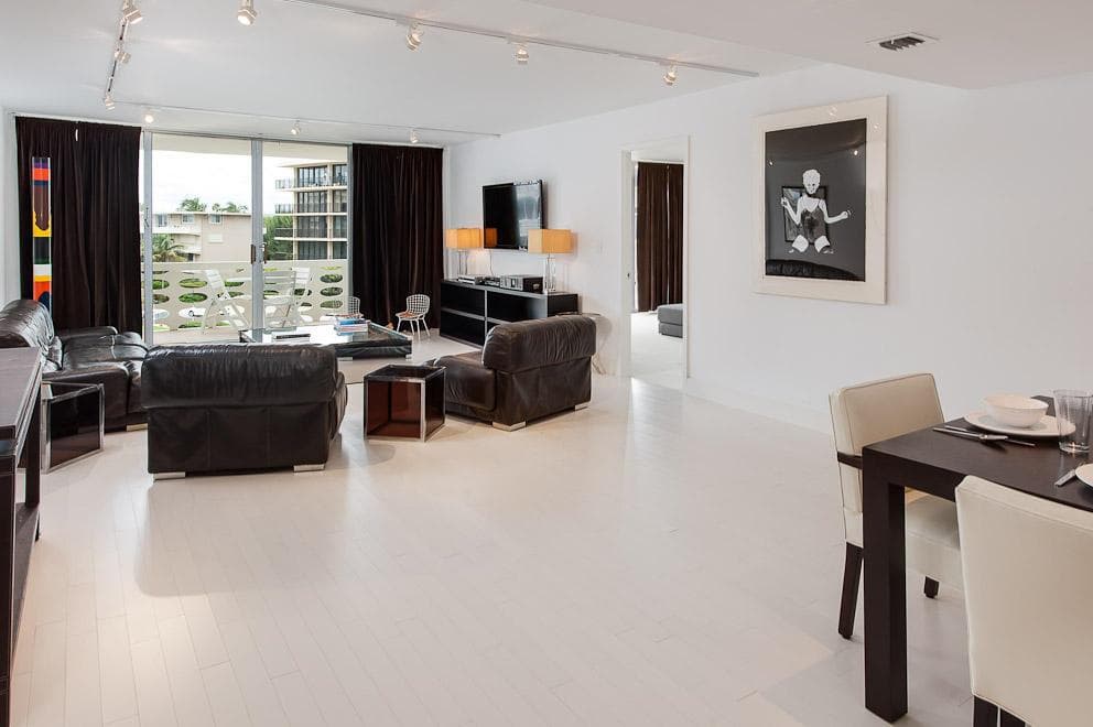 100 Sunrise Avenue 404 photo 3