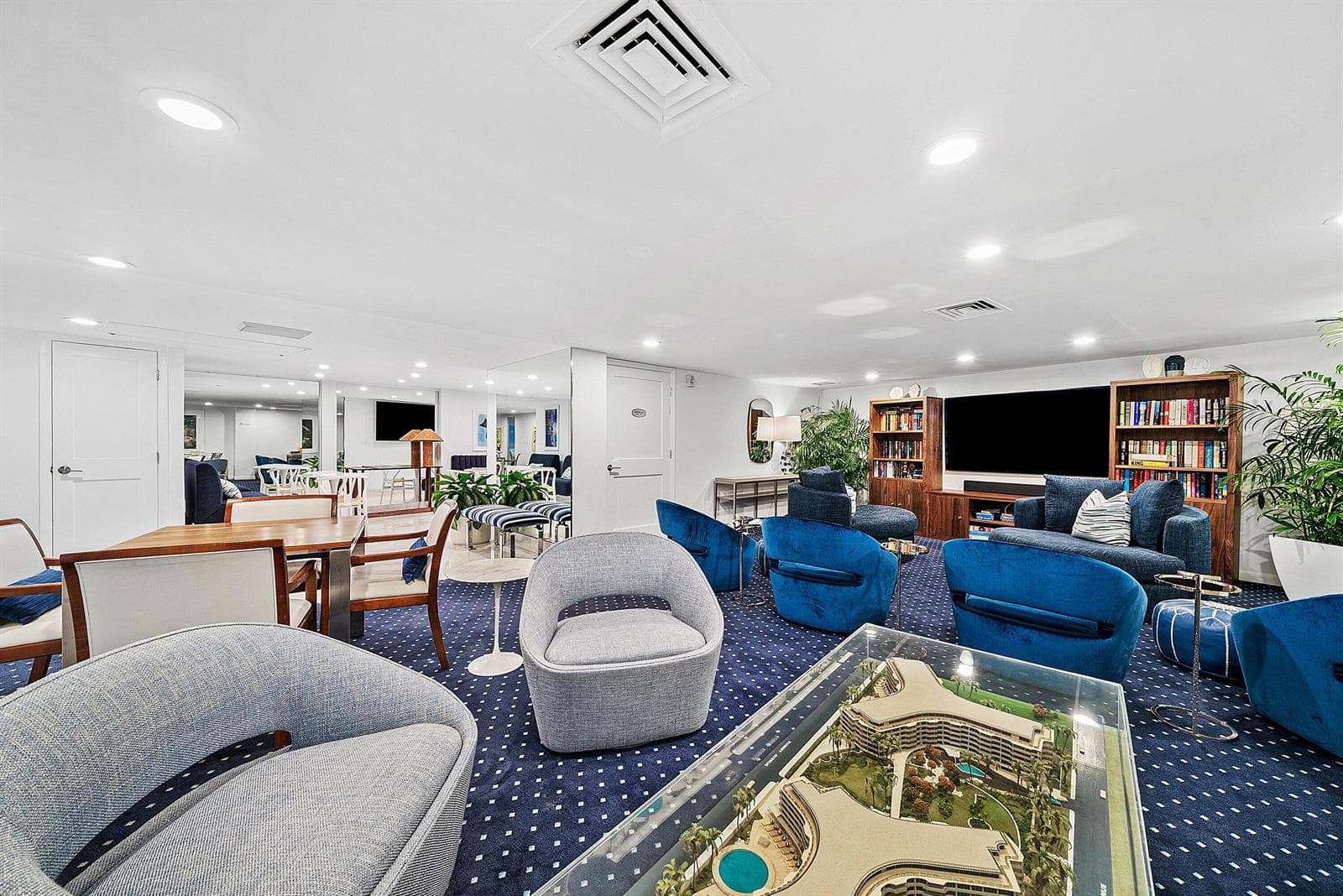 100 Sunrise Avenue 404 photo 15