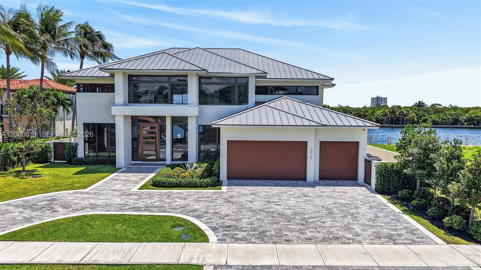 2010 Intracoastal Dr photo 2