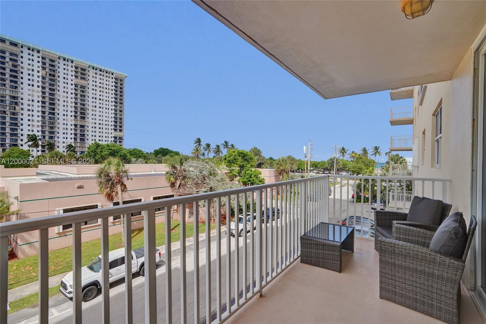 1401 Ocean Dr 302 photo 4