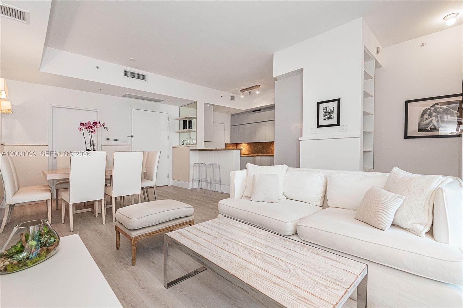 50 Pointe Dr 1804 photo 2