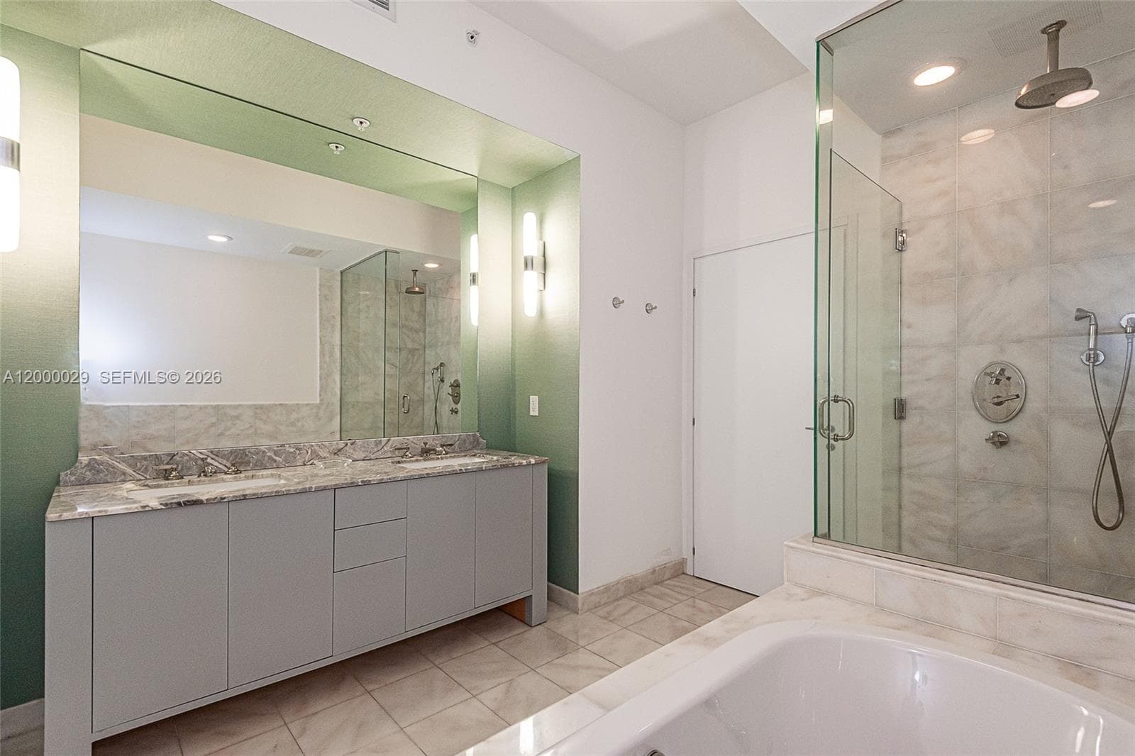 50 Pointe Dr 1804 photo 16