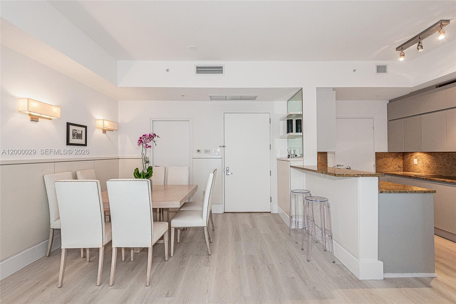 50 Pointe Dr 1804 photo 7