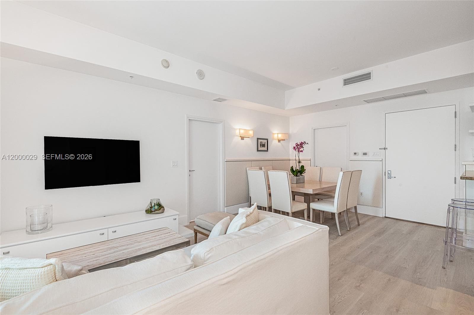 50 Pointe Dr 1804 photo 3