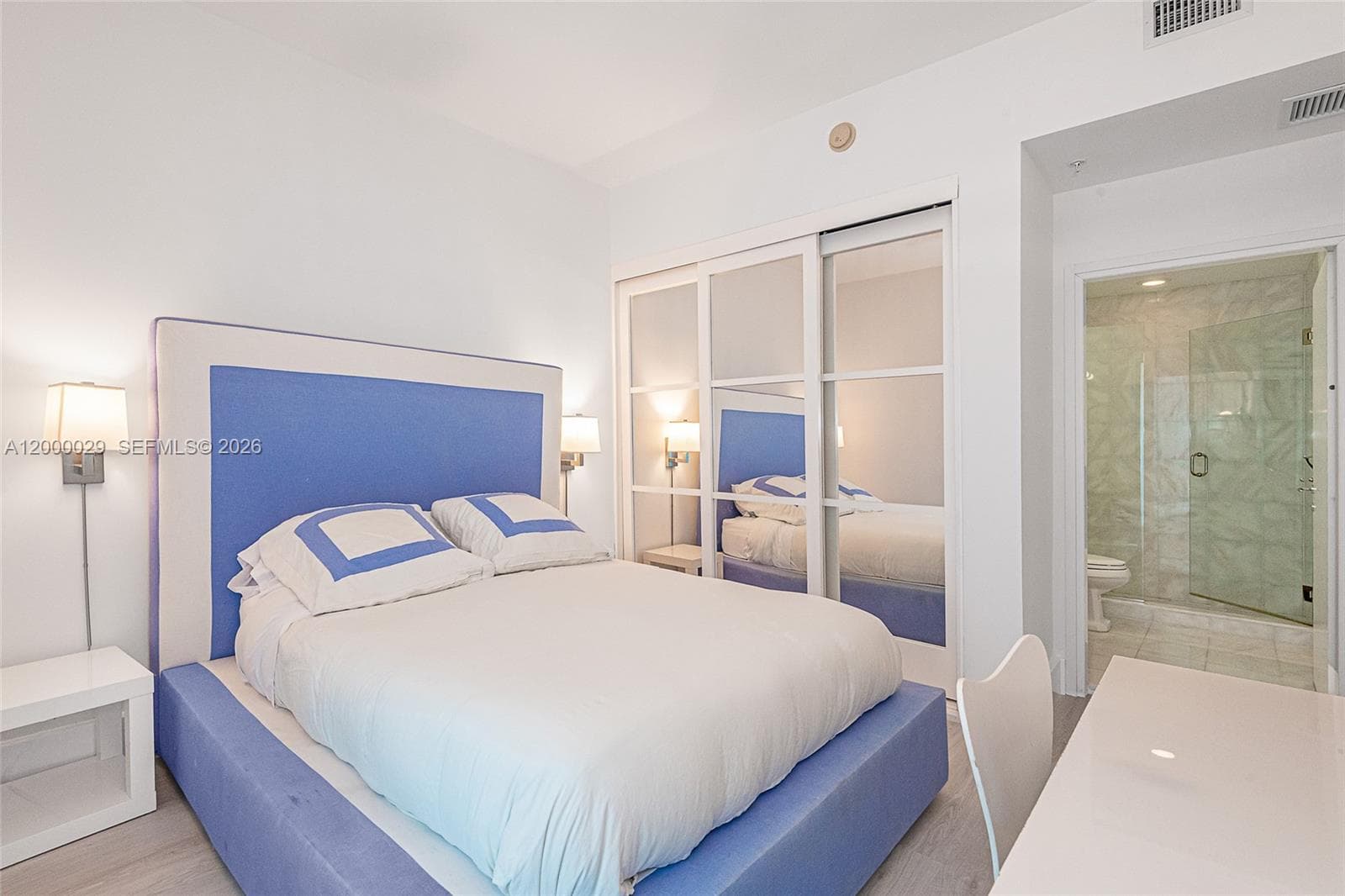 50 Pointe Dr 1804 photo 20