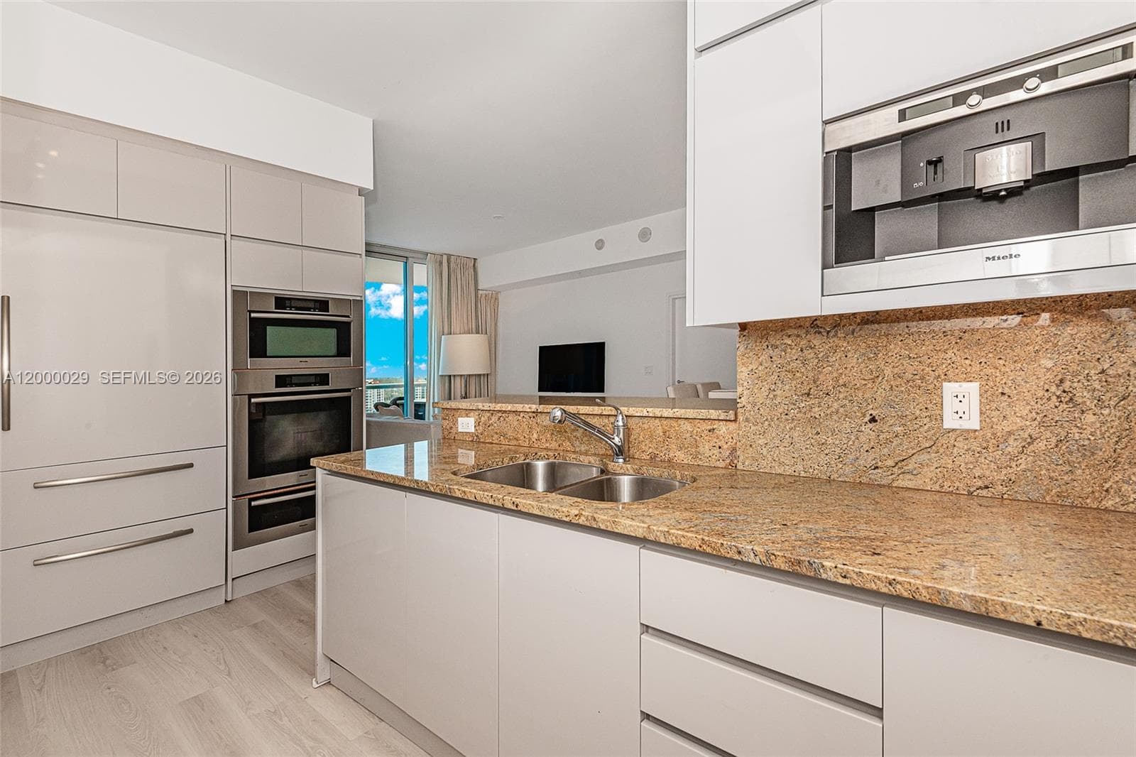 50 Pointe Dr 1804 photo 10