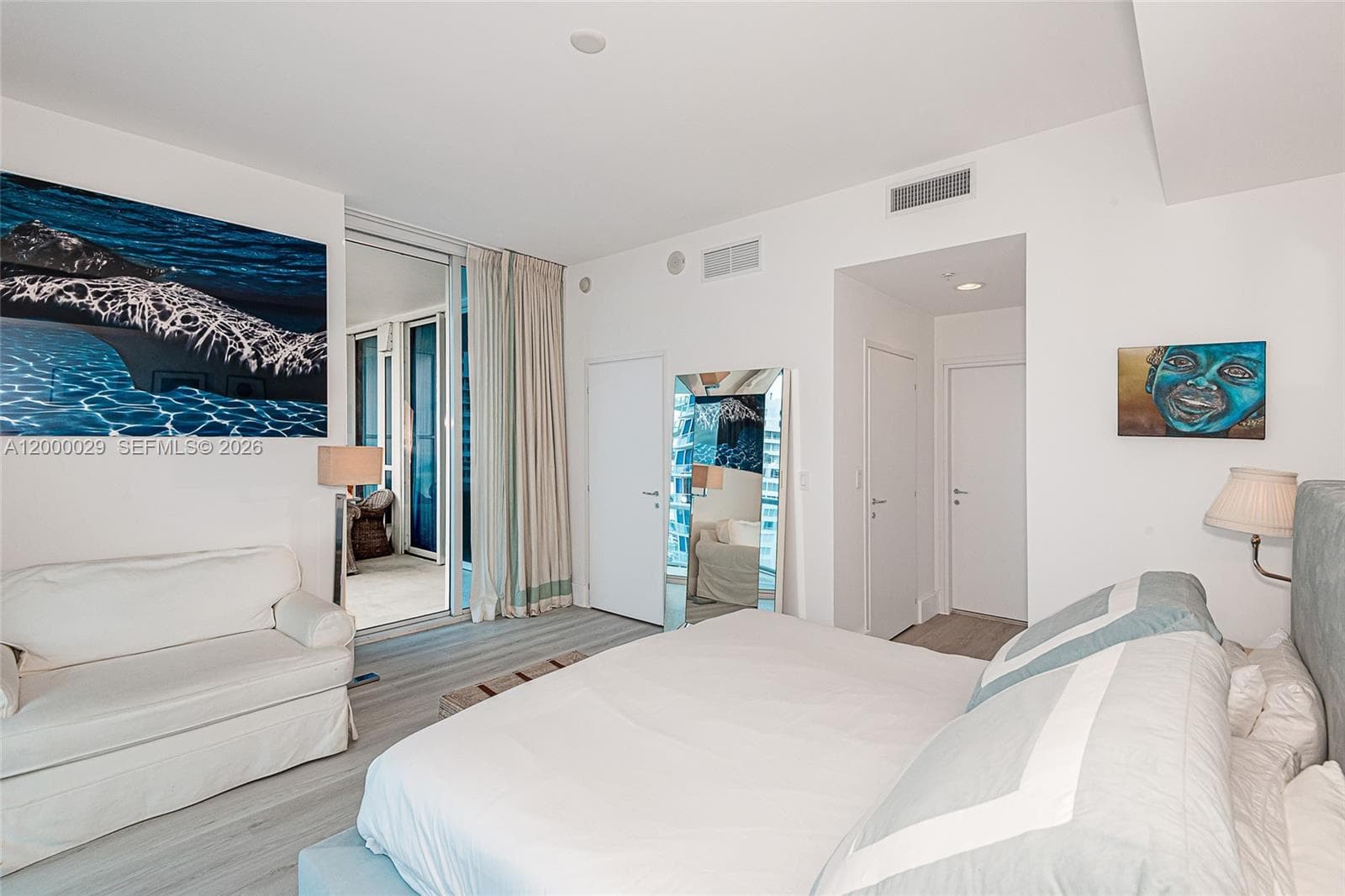 50 Pointe Dr 1804 photo 15