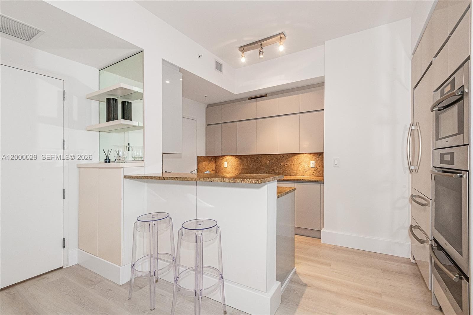 50 Pointe Dr 1804 photo 11