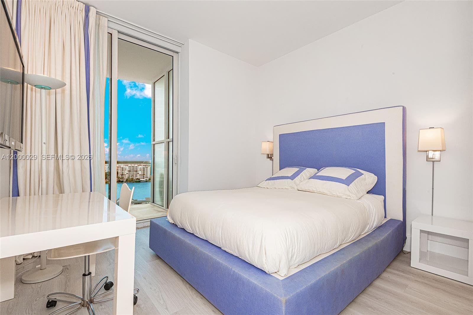 50 Pointe Dr 1804 photo 19