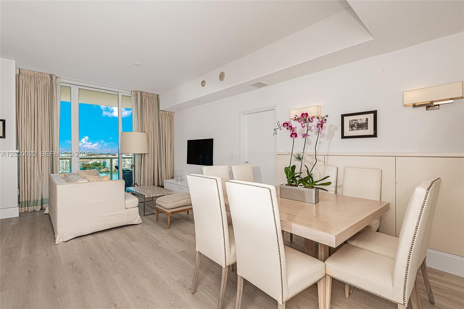 50 Pointe Dr 1804 photo 4