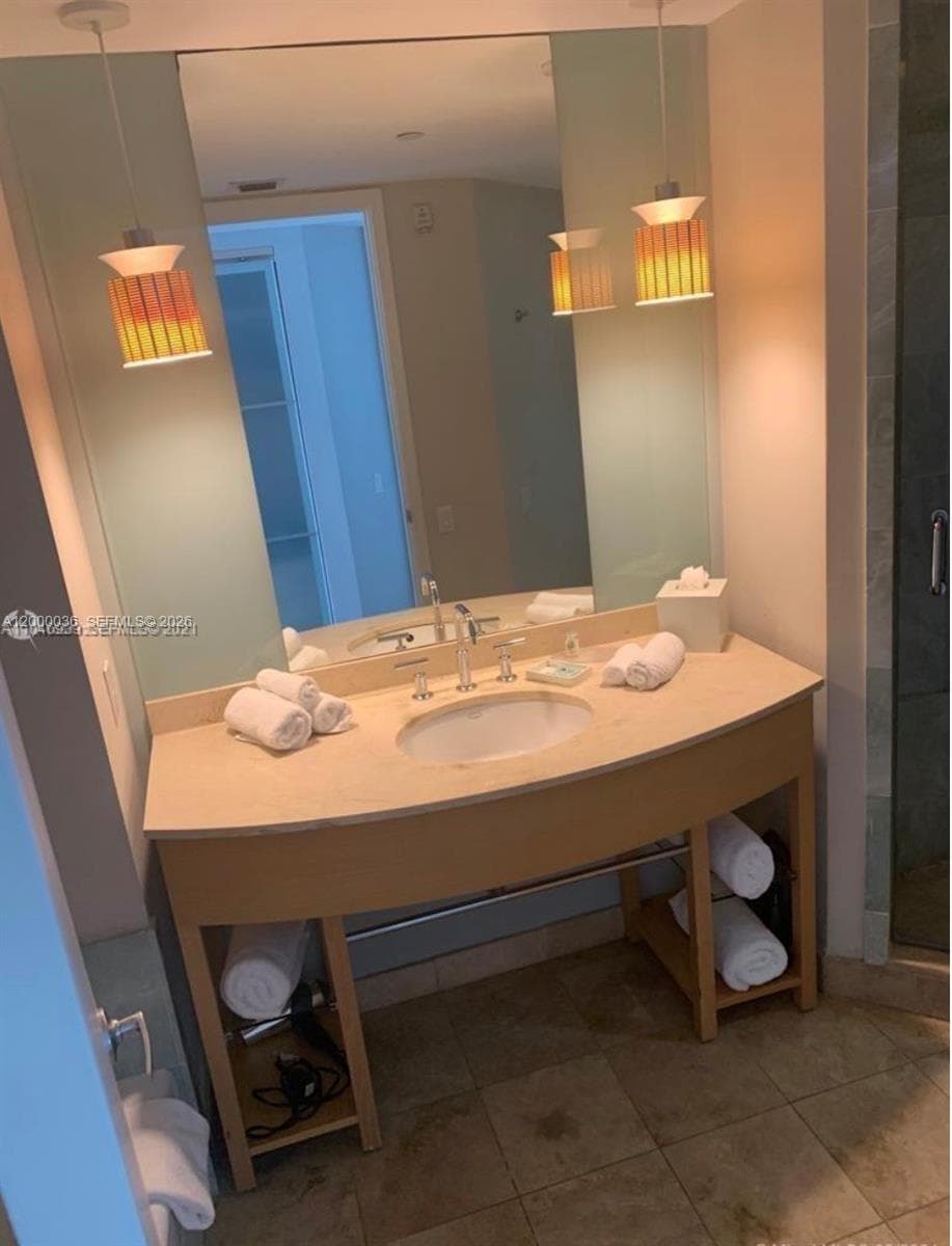 18683 Collins Ave 508 photo 9