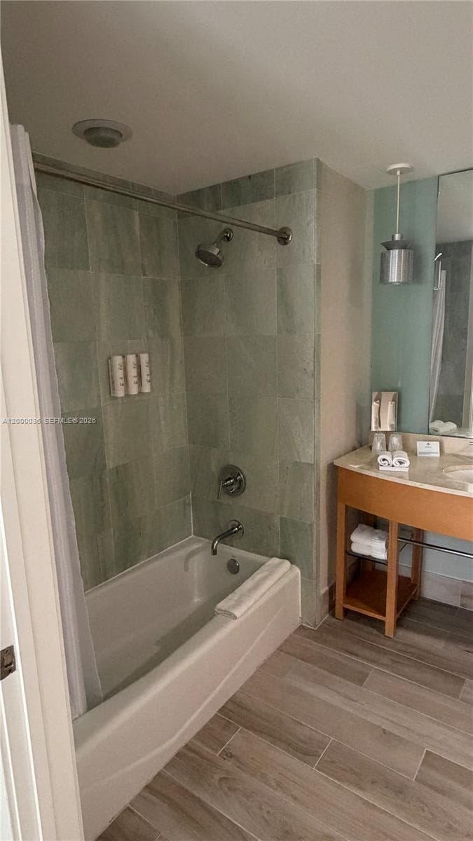 18683 Collins Ave 508 photo 19