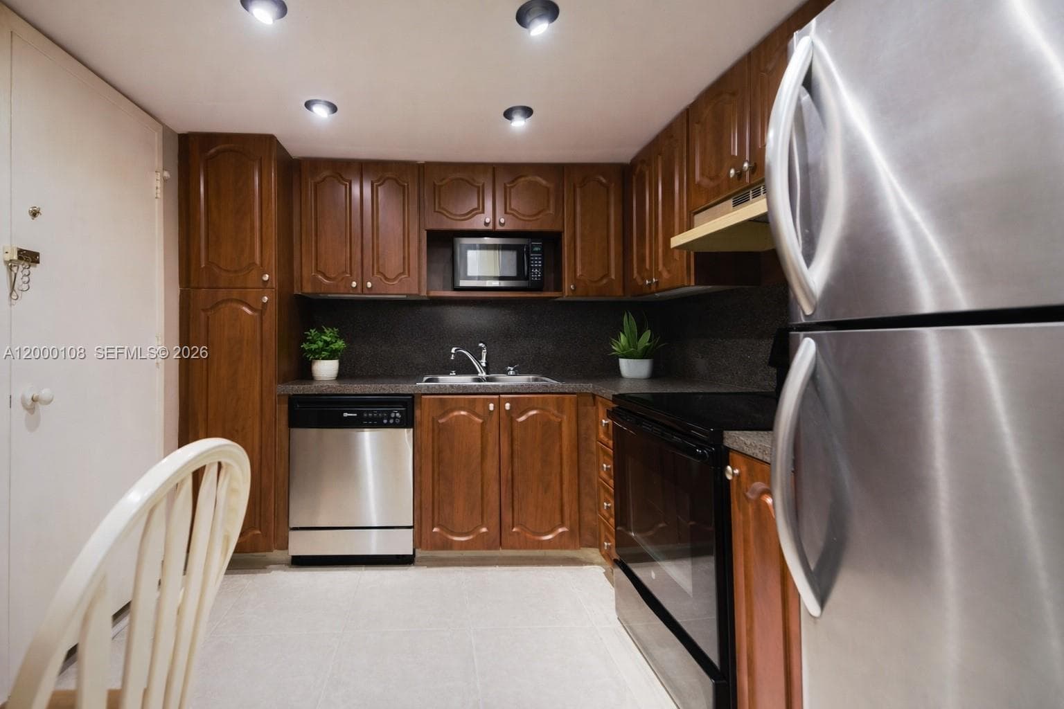 3800 Ocean Dr 409 photo 3