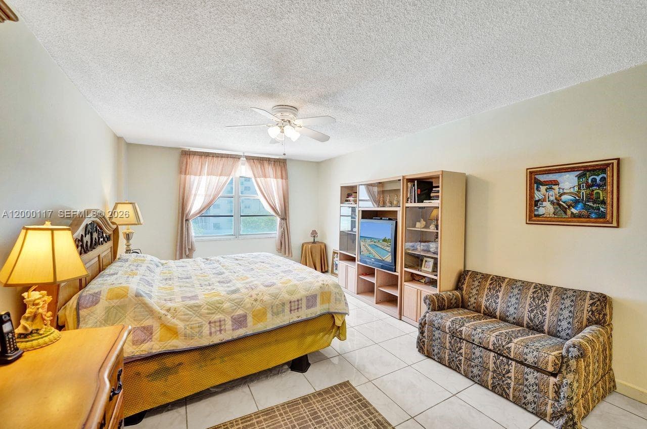 3725 Ocean Dr 306 photo 16