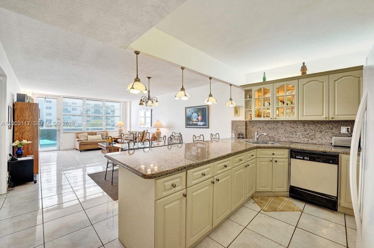 3725 Ocean Dr 306 photo 10