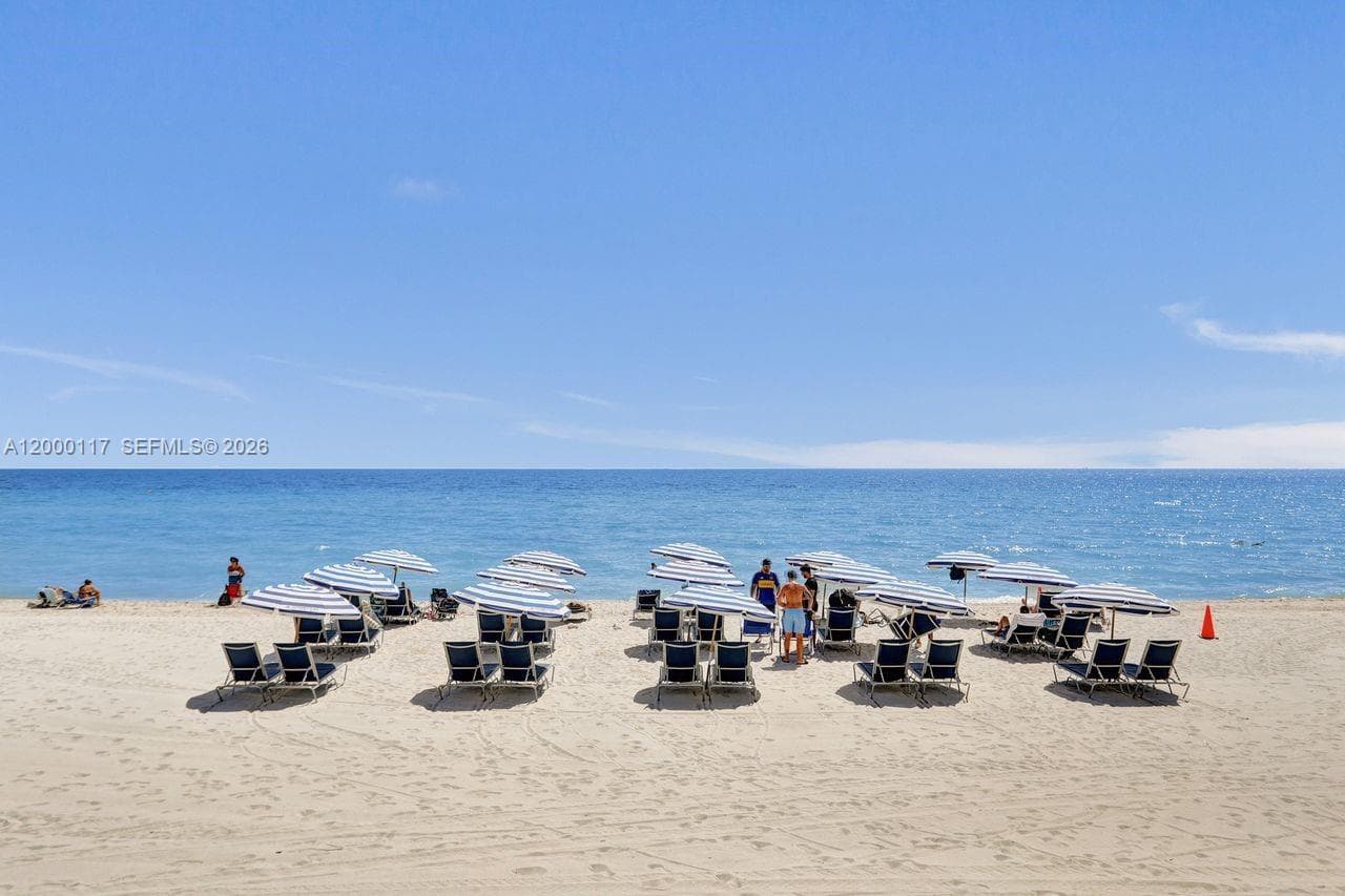 3725 Ocean Dr 306 photo 4