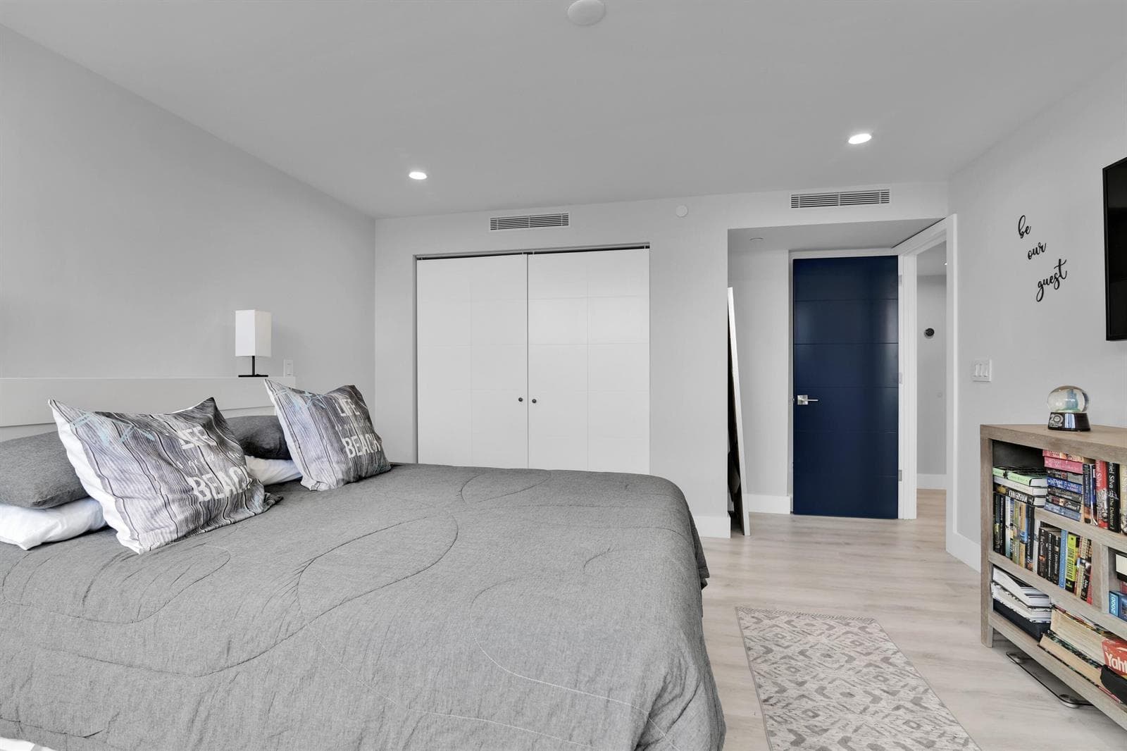 859 Jeffery Street 202 photo 23