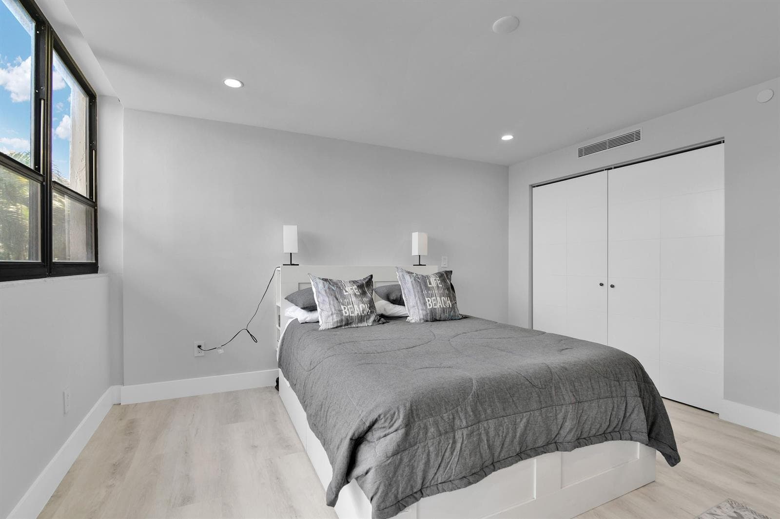 859 Jeffery Street 202 photo 22