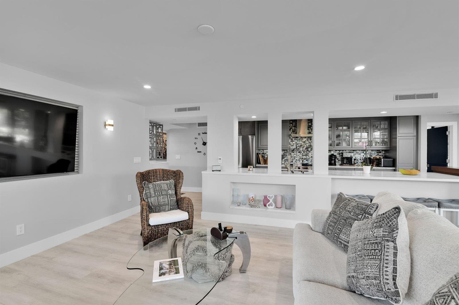 859 Jeffery Street 202 photo 9
