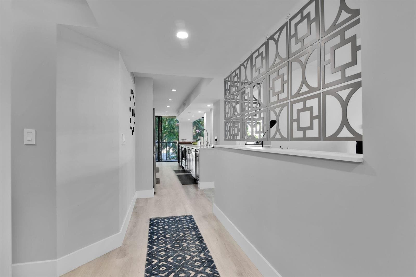 859 Jeffery Street 202 photo 15