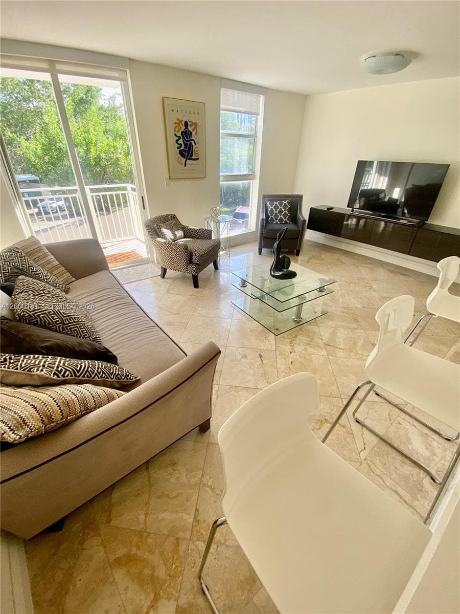 16590 26th Ave 202 photo 3