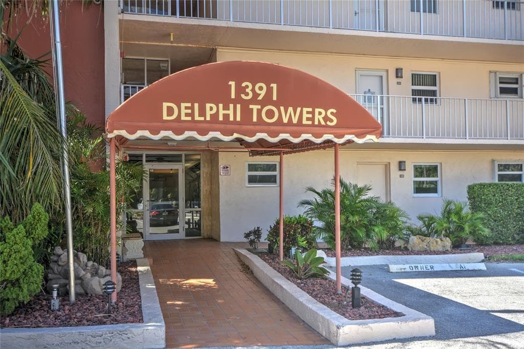 1391 S Ocean Boulevard 204 photo 2