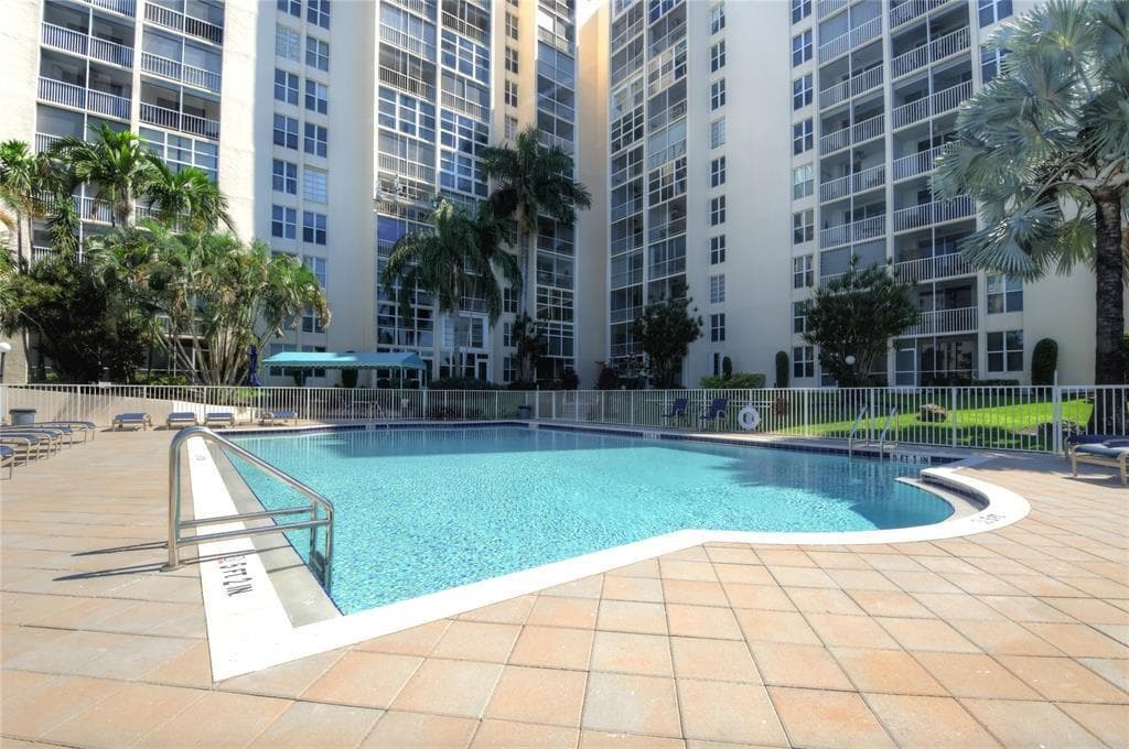 1391 S Ocean Boulevard 204 photo 16