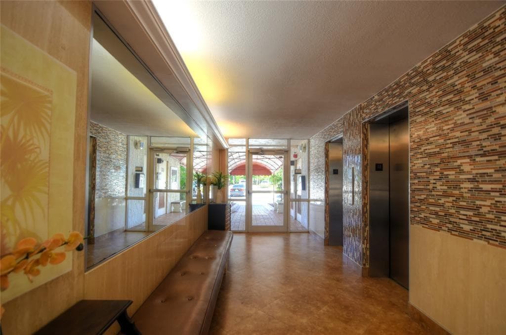 1391 S Ocean Boulevard 204 photo 3