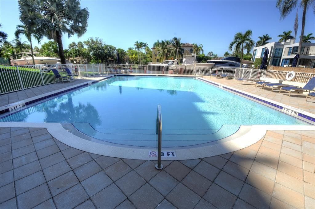 1391 S Ocean Boulevard 204 photo 1