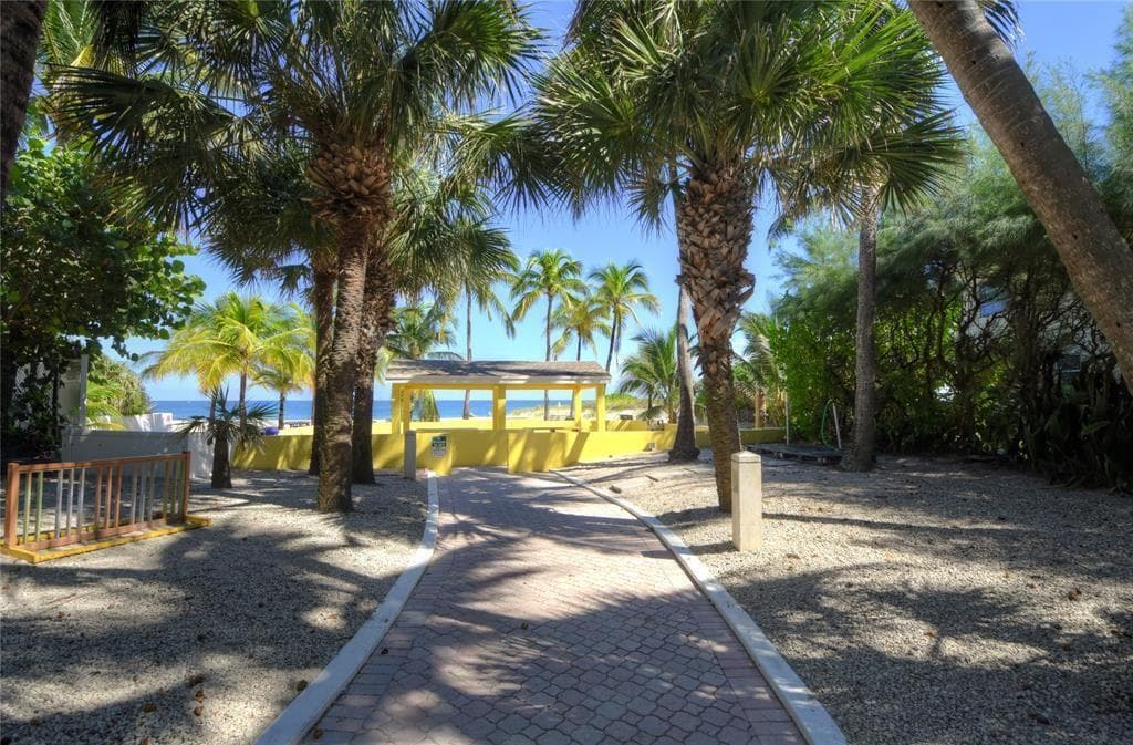 1391 S Ocean Boulevard 204 photo 19