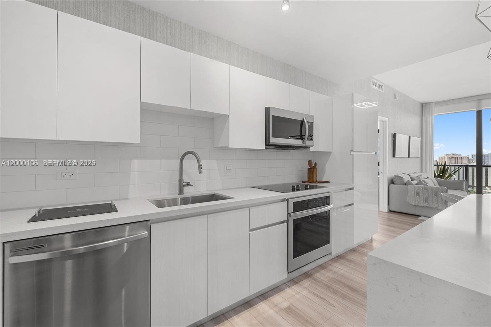 101 Diplomat Pkwy 808 photo 2