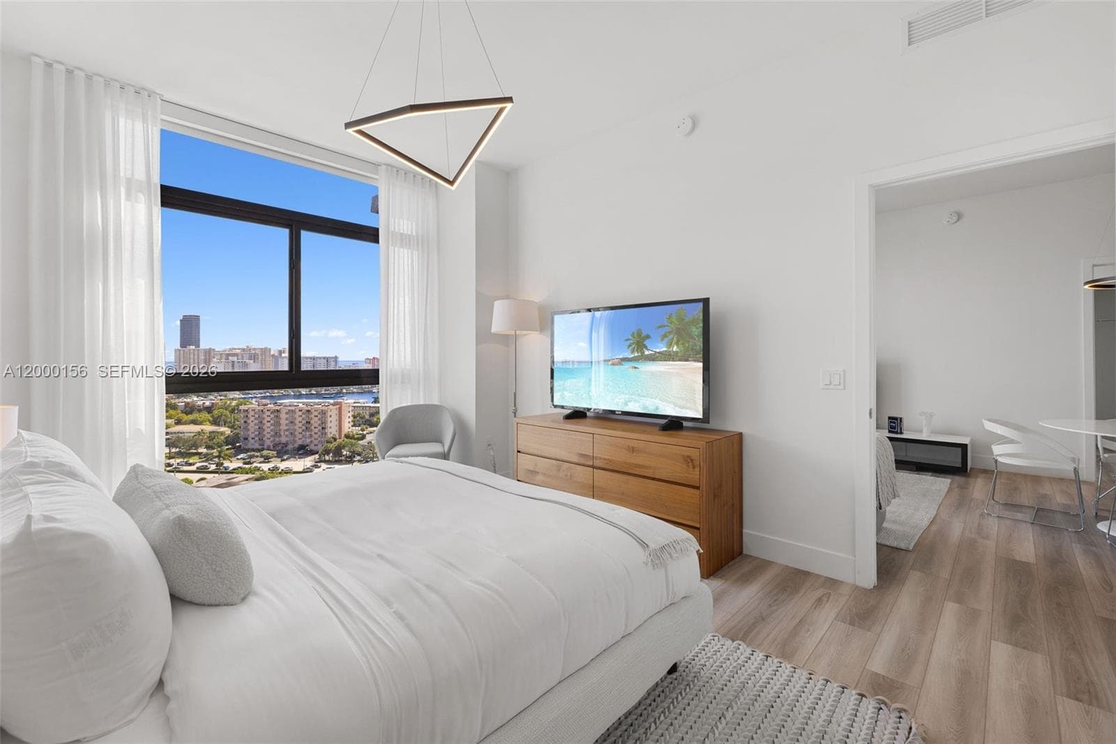 101 Diplomat Pkwy 808 photo 22