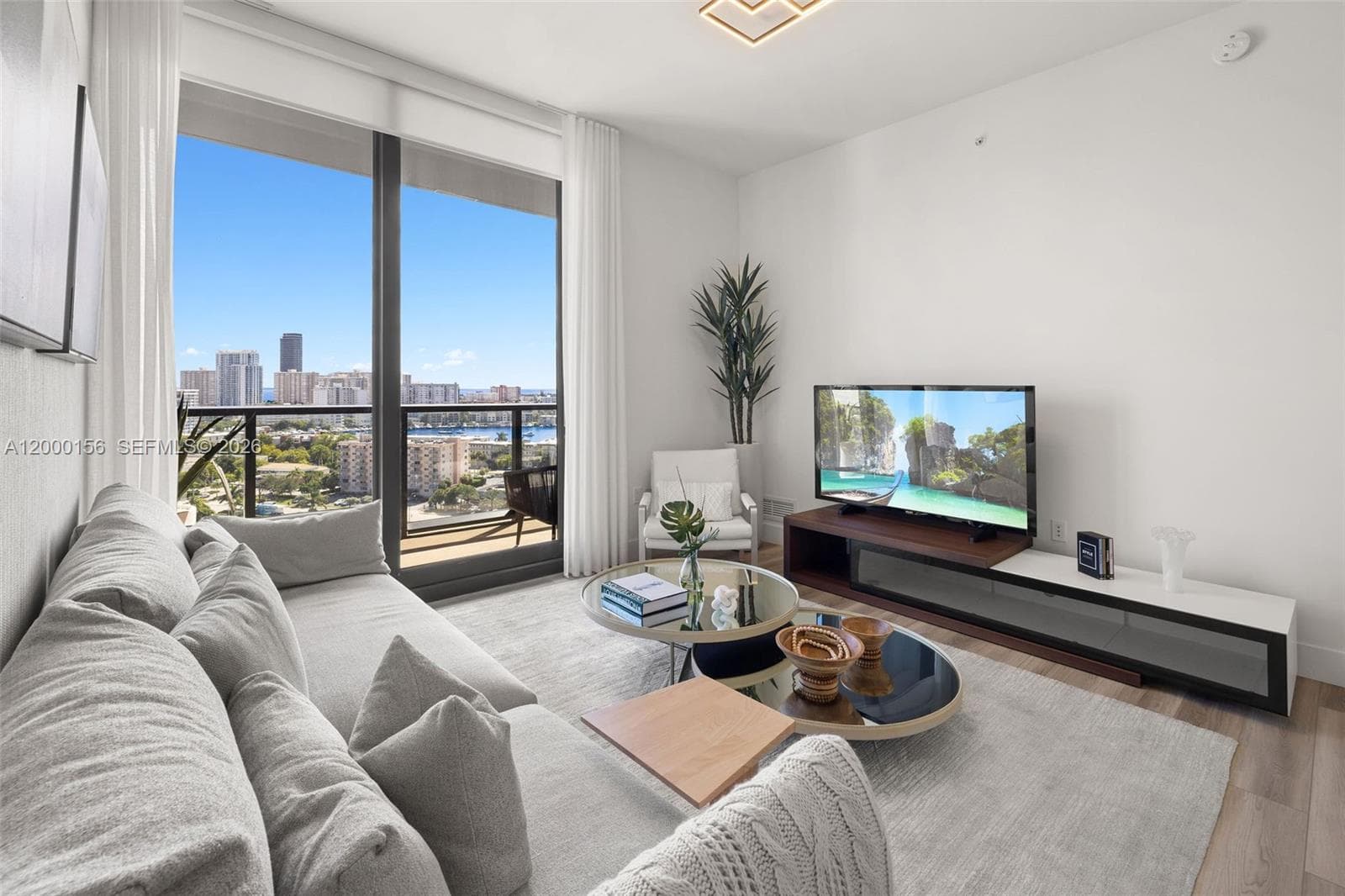 101 Diplomat Pkwy 808 photo 9