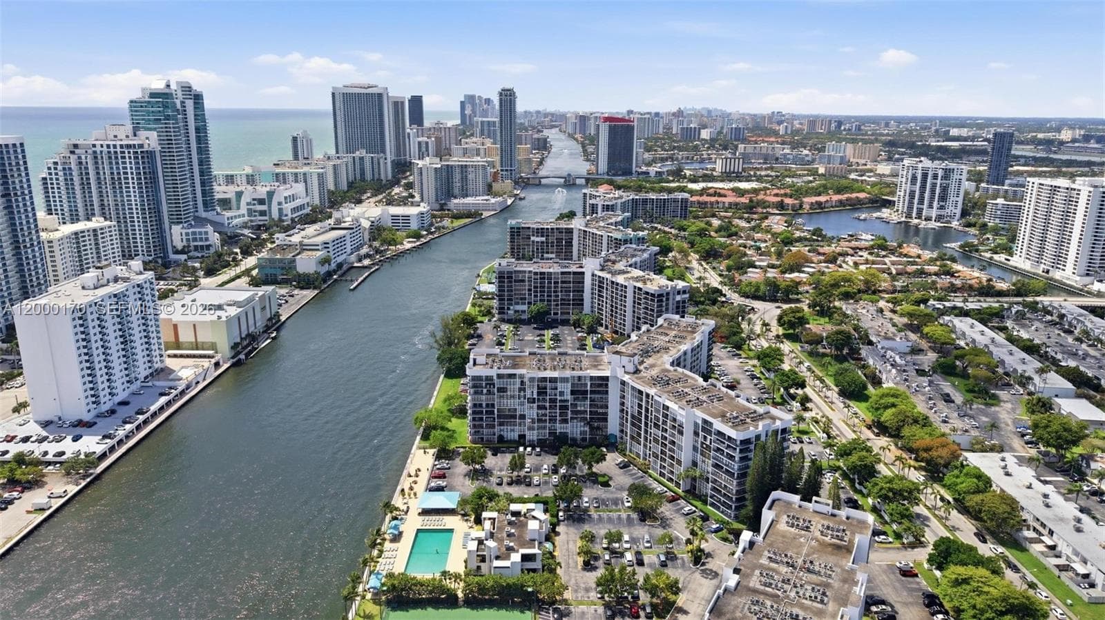 800 Parkview Dr 506 photo 2