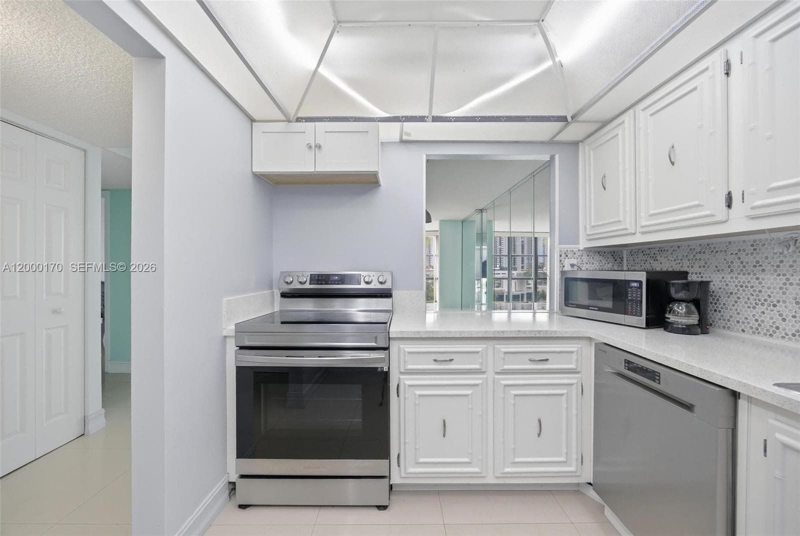 800 Parkview Dr 506 photo 7