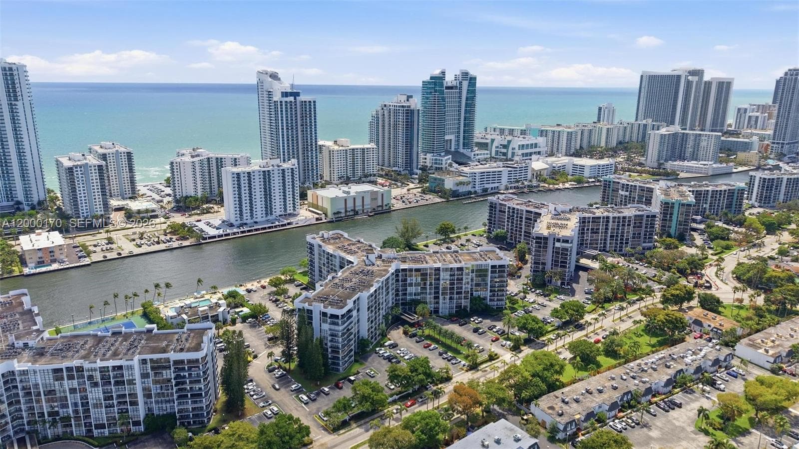 800 Parkview Dr 506 photo 3