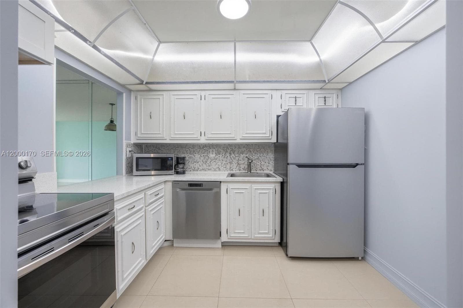 800 Parkview Dr 506 photo 5