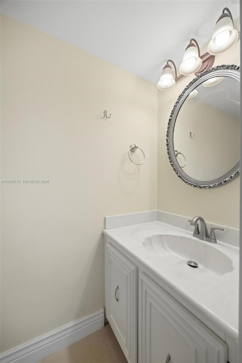 800 Parkview Dr 506 photo 10