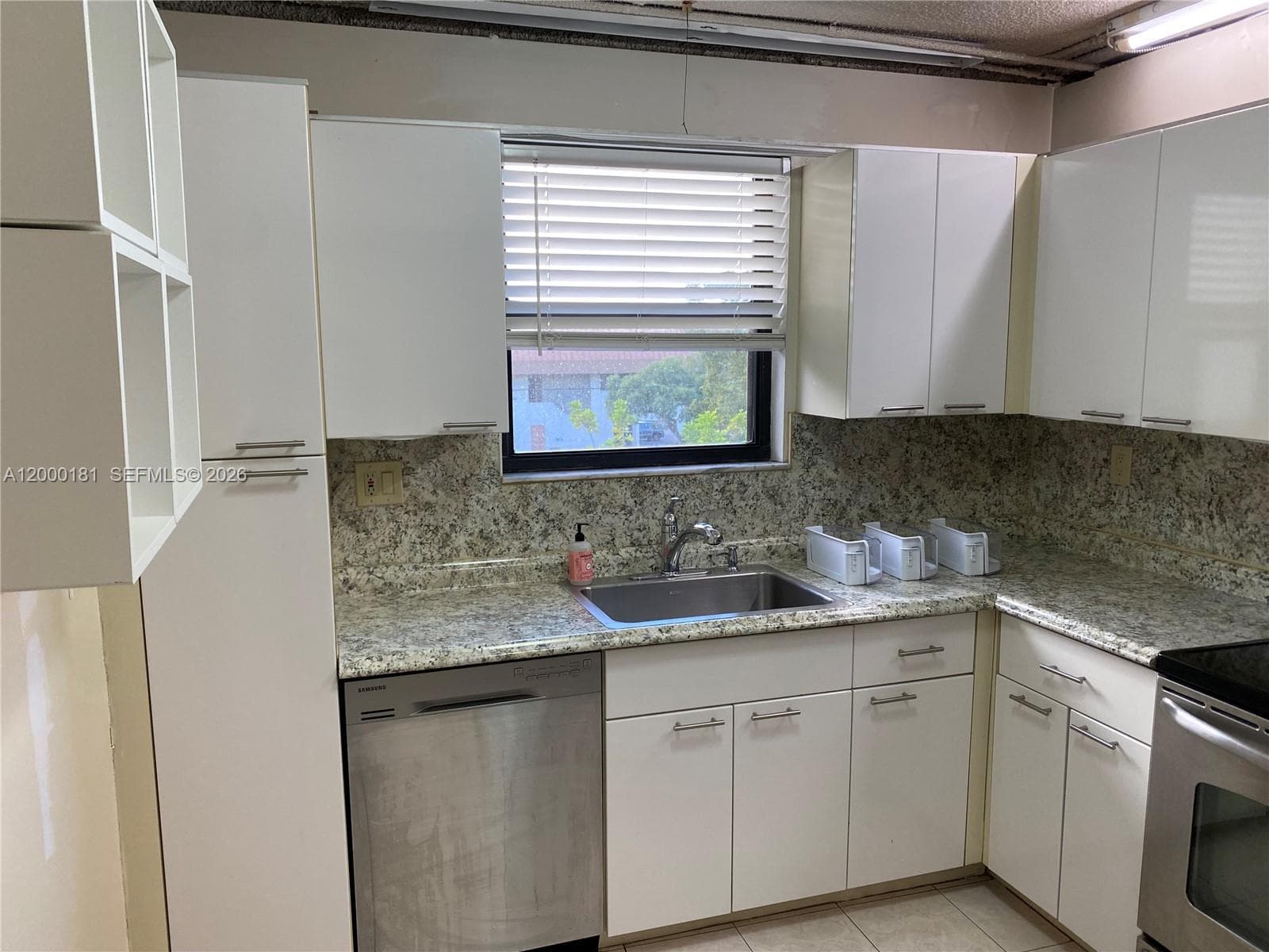1900 Diana Dr 3D photo 8