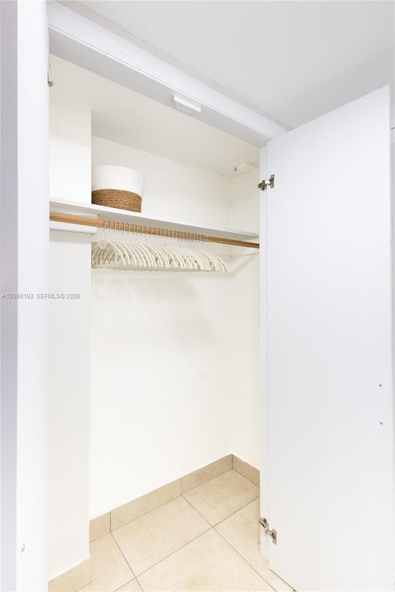 19201 Collins Ave 1123 photo 11