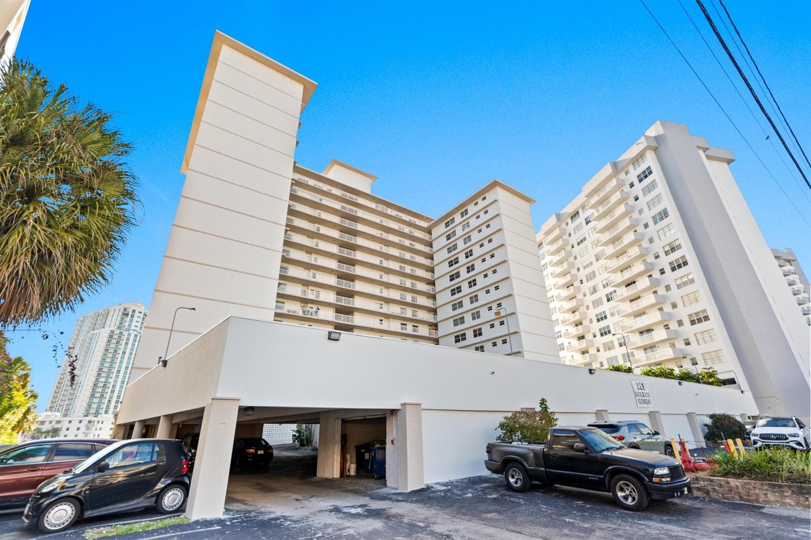 121 Golden Isles Drive Ph1 photo 2
