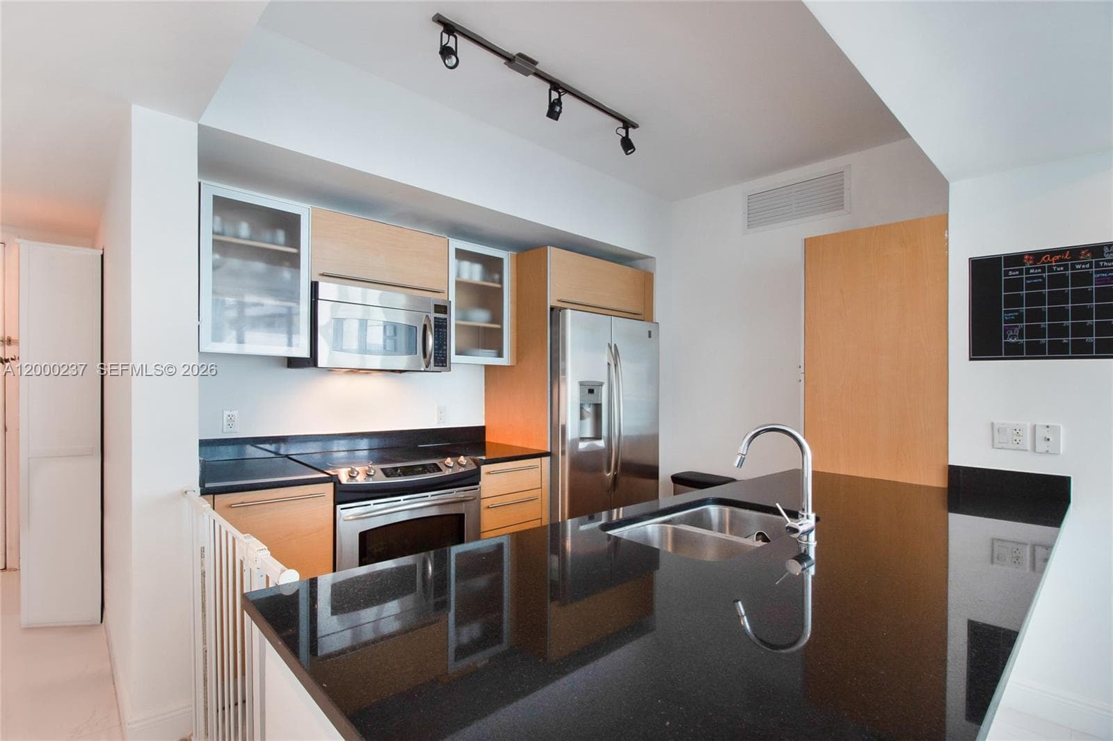 951 BRICKELL AVE 1410 photo 4