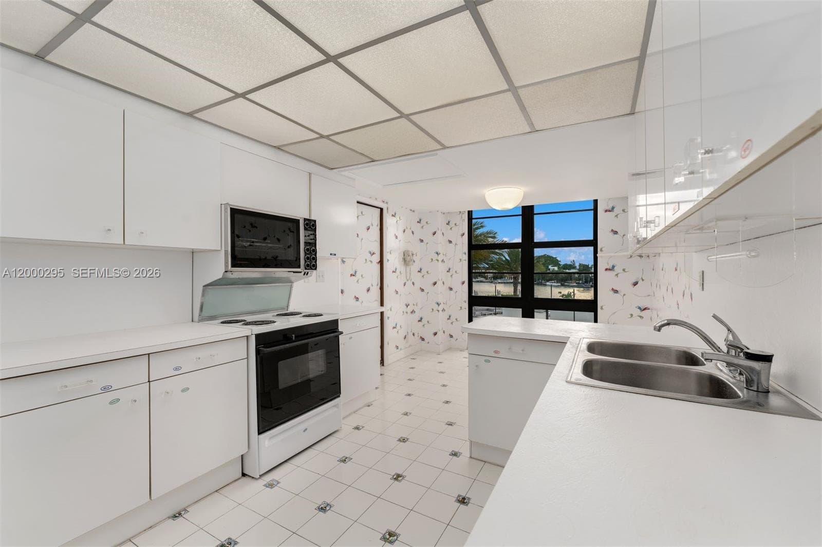 5500 Collins Ave 304 photo 10