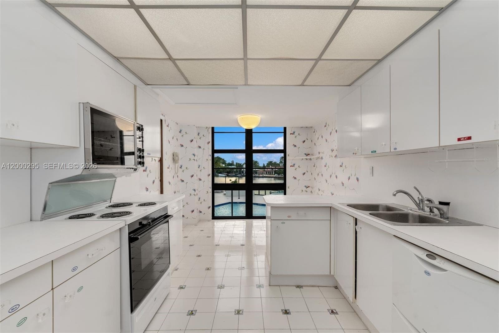 5500 Collins Ave 304 photo 8