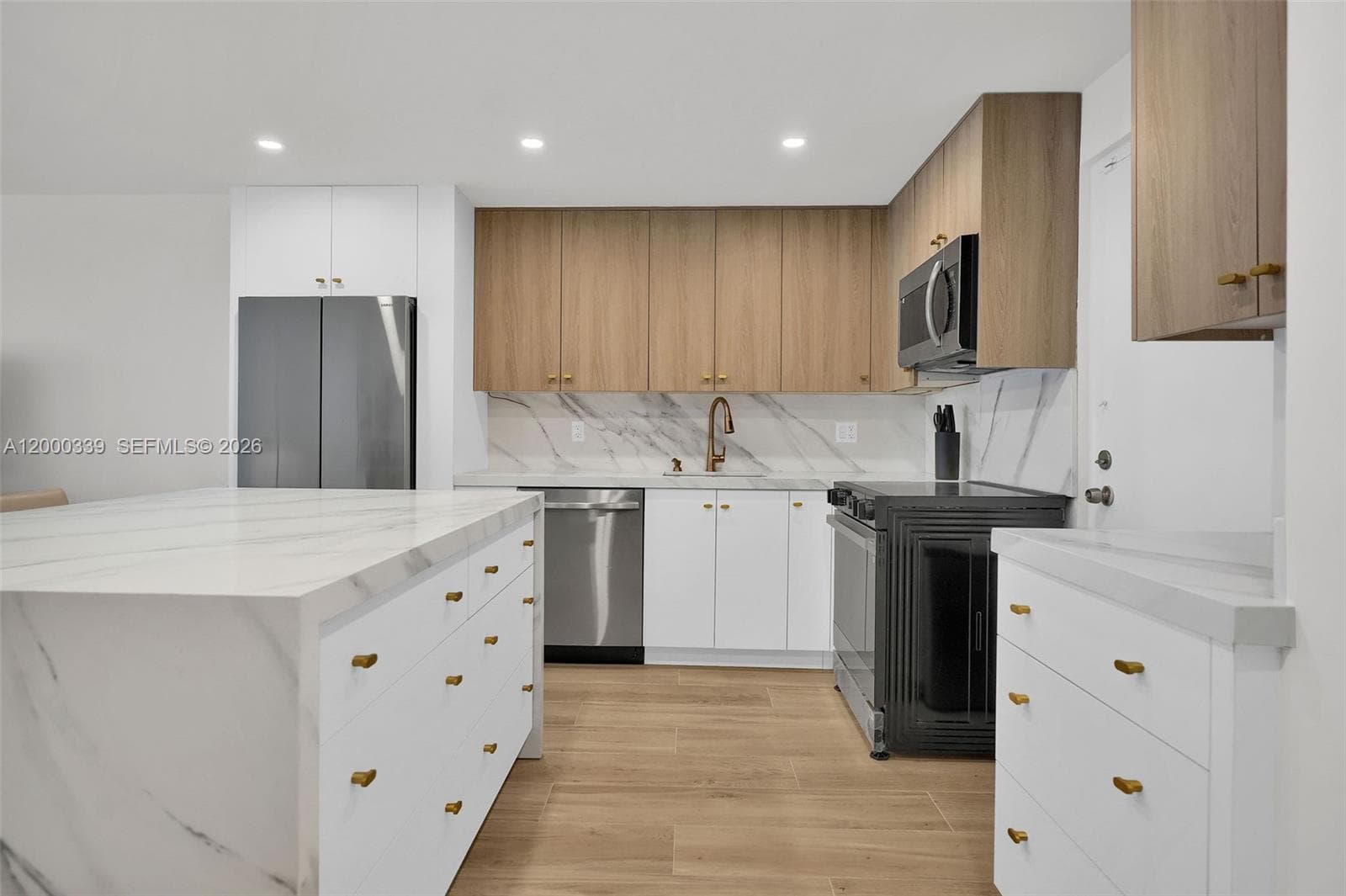 3505 Ocean Dr 808 photo 2