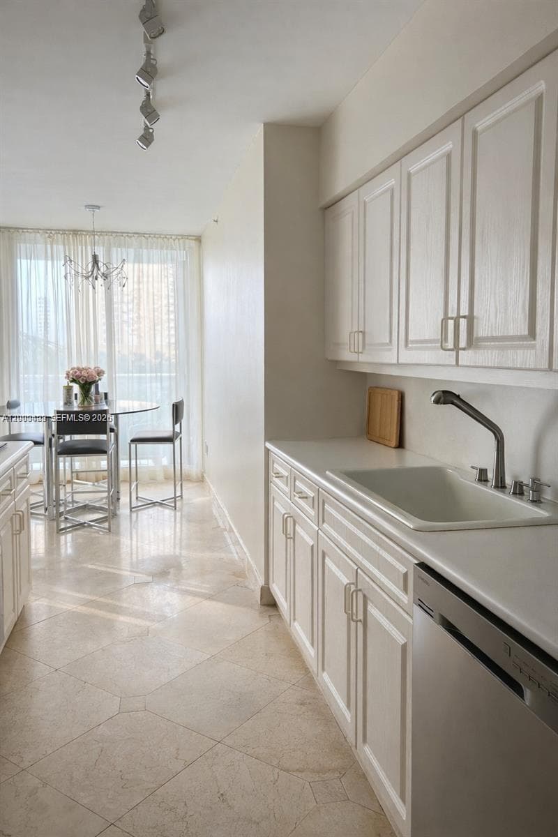 16400 Collins Ave 442 photo 2