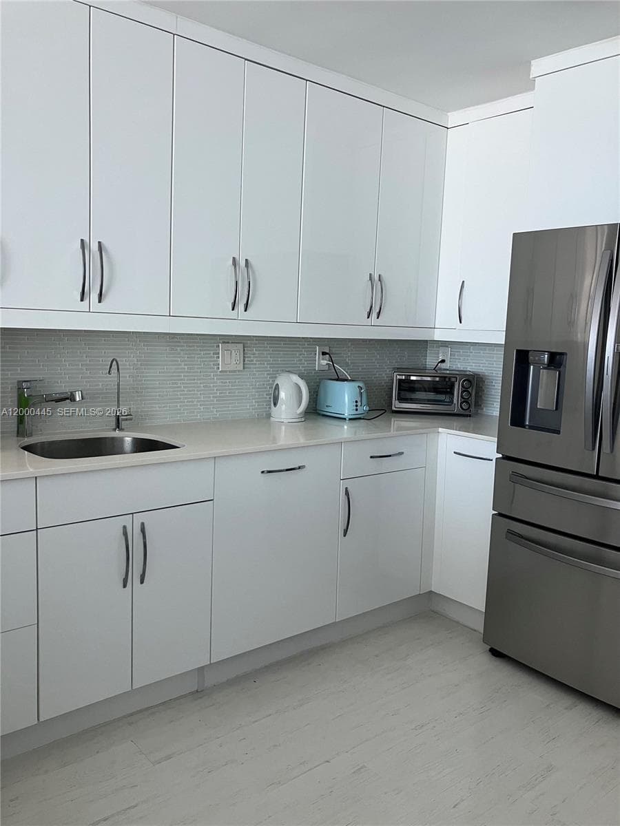 3180 Ocean Dr 603 photo 2