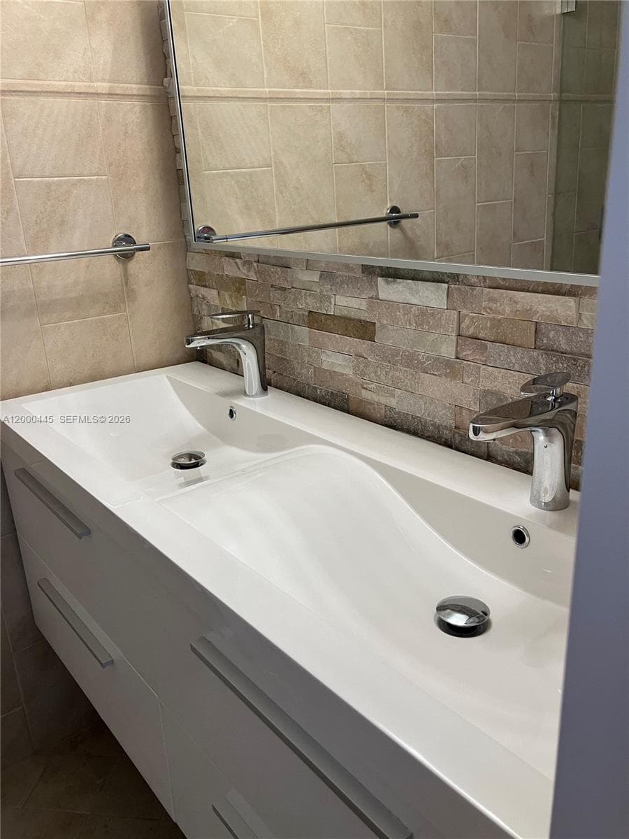 3180 Ocean Dr 603 photo 13