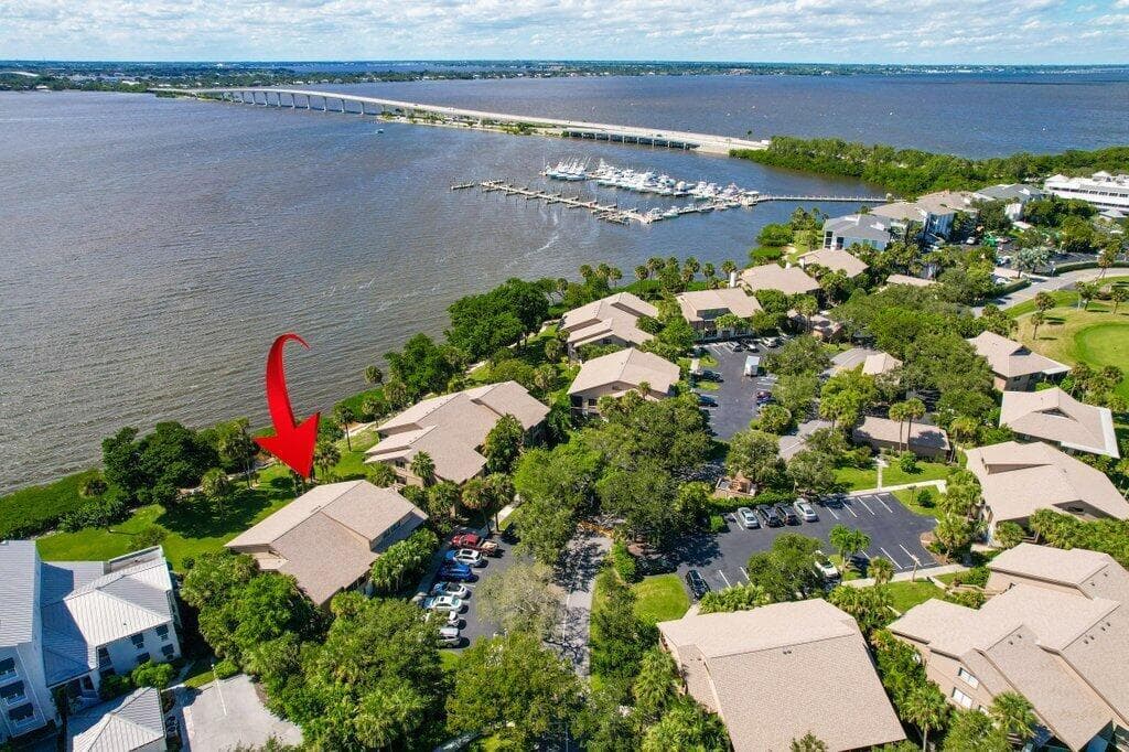 218 NE Edgewater Drive 218 photo 3
