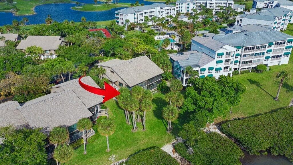 218 NE Edgewater Drive 218 photo 10